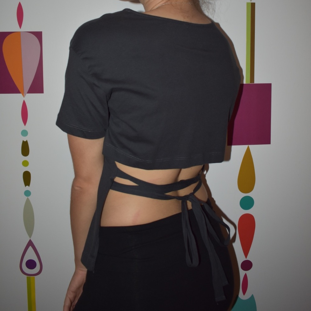 Charcoal grey tee with ribbon to cross in the back